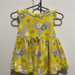 4 for 10$ ❤️ Carters 6-9M ❤️ Yellow and Gray Floral Dress